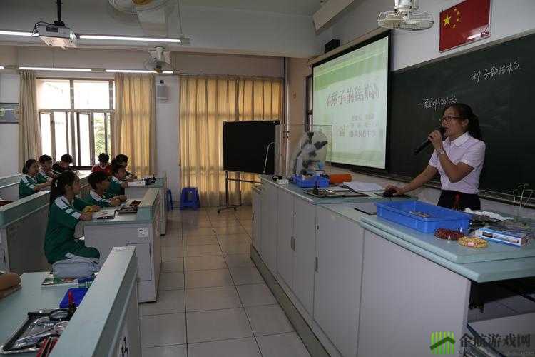 生物老师闵儿用自己给我们讲课：独特的教学之旅