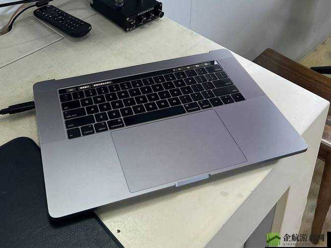 心系 MACBOOKPRO 高清：便携与强大的完美结合